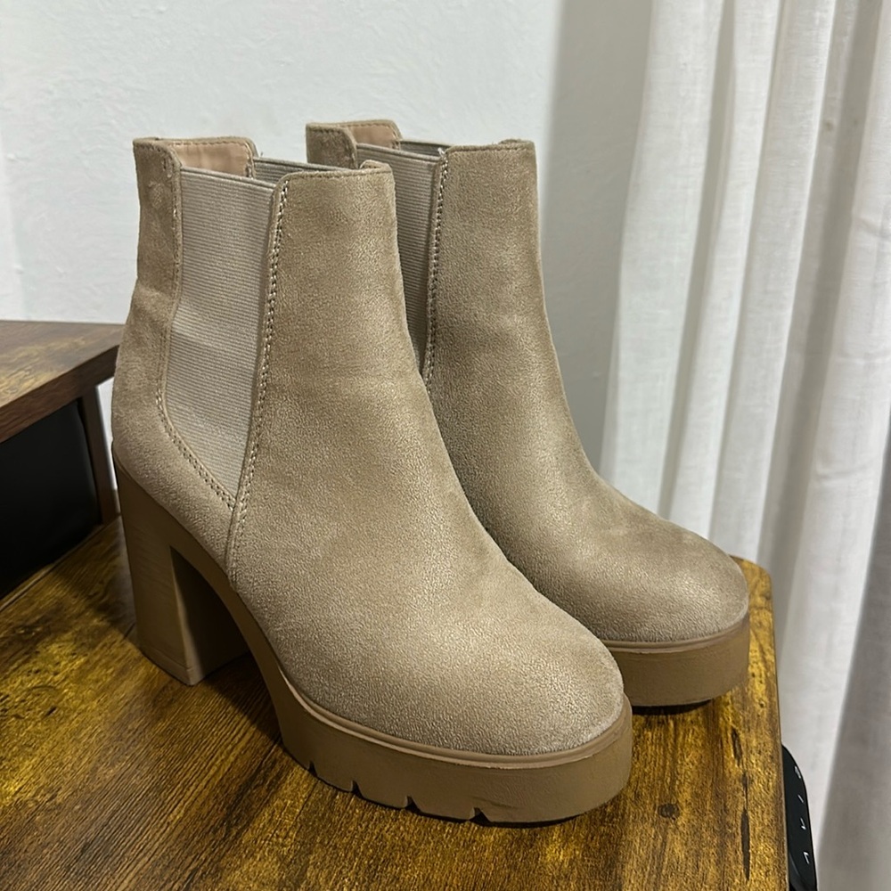 Pink Lily suede tan booties